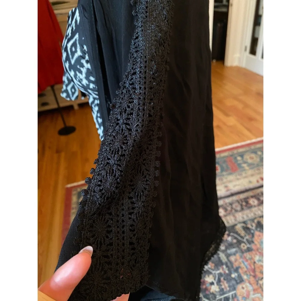 Love Cameron Los Angeles Black Crochet Lace Trim Kimono Wrap 282997 Missy‎ S